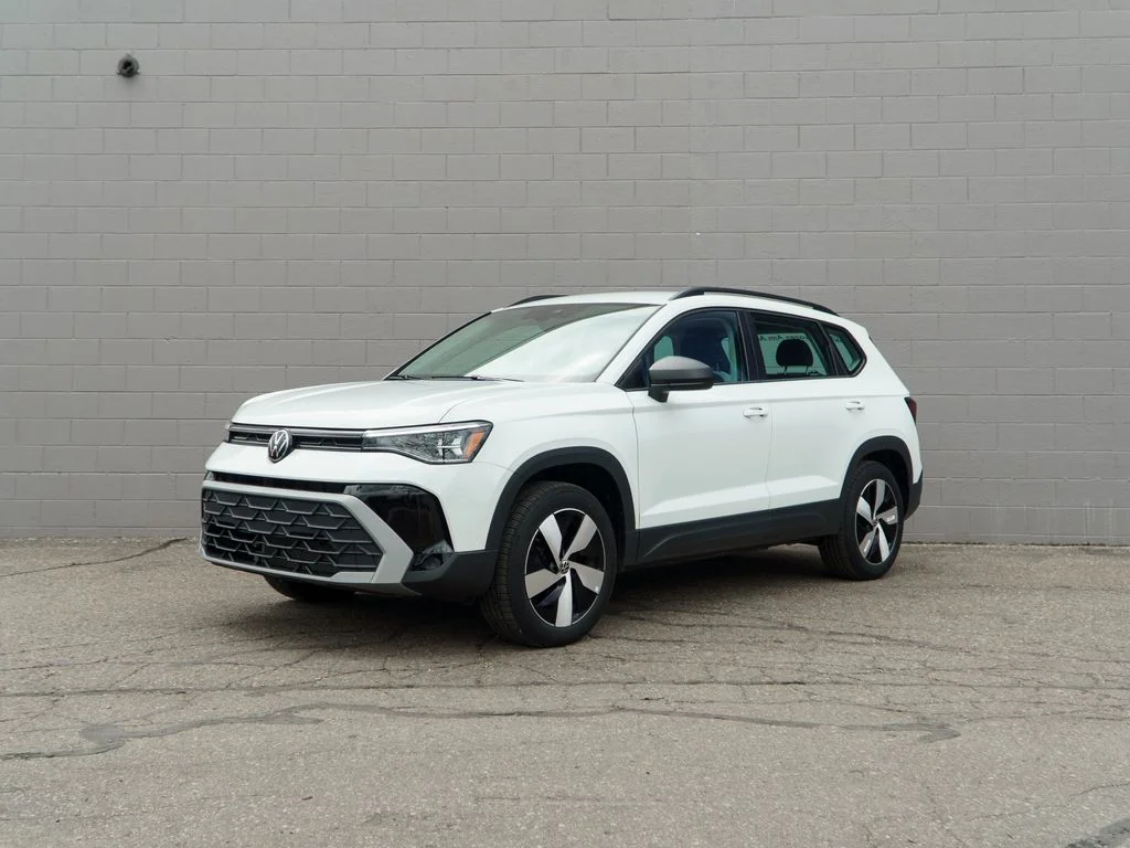 Used 2025 White Volkswagen 1.5T S image 1
