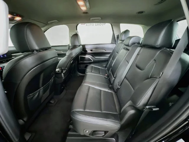 Used 2024 Black Kia LX image 16