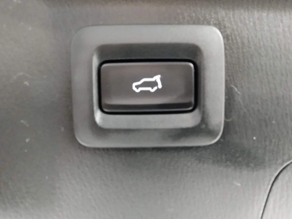 Used 2017 Black Mazda Signature image 19