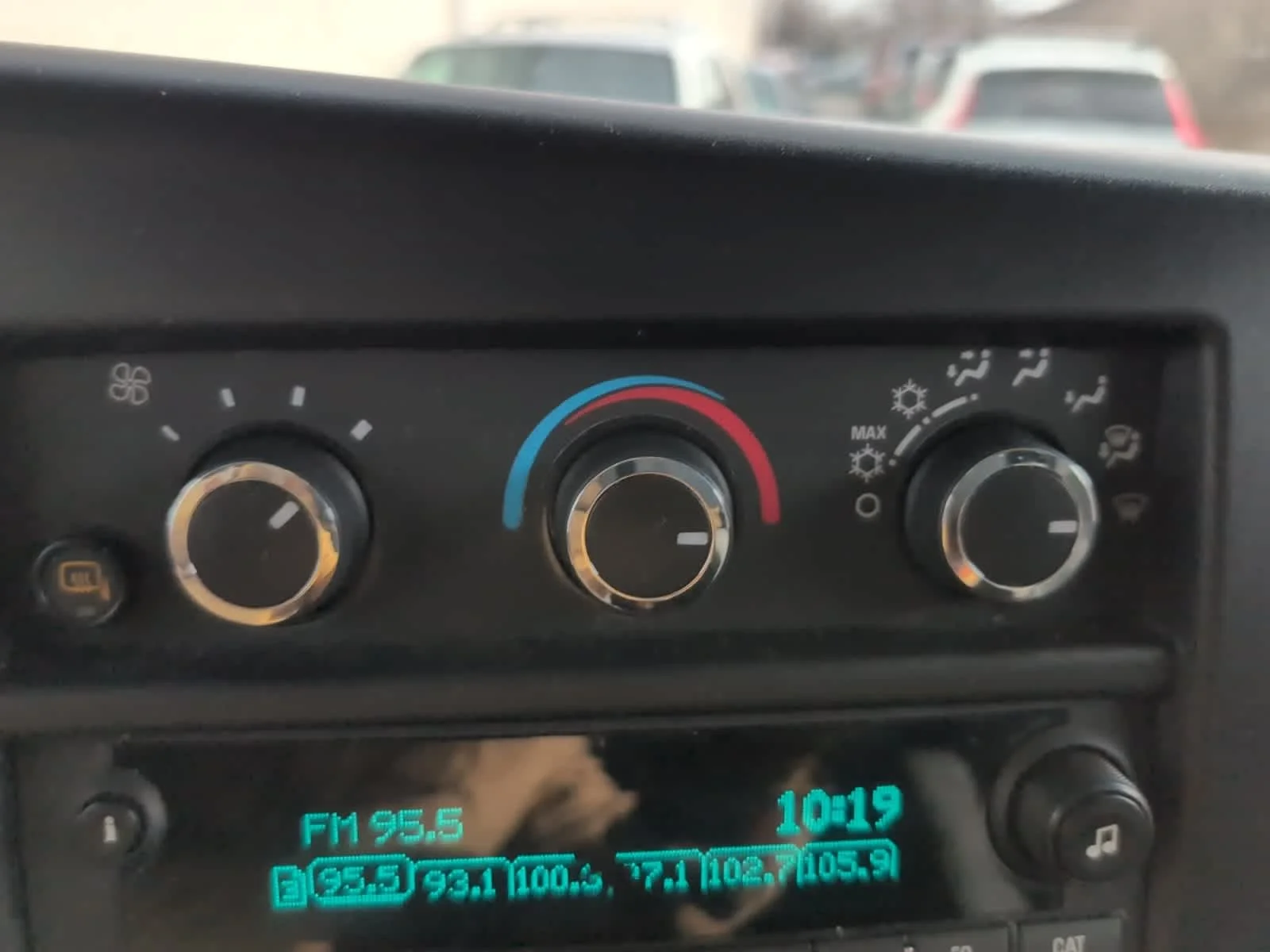 Used 2023 Summit White GMC  image 28