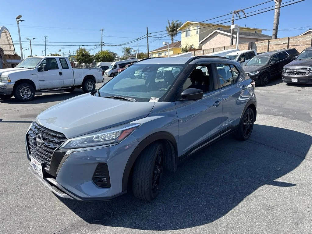 Used 2024 Gray Nissan SR image 2