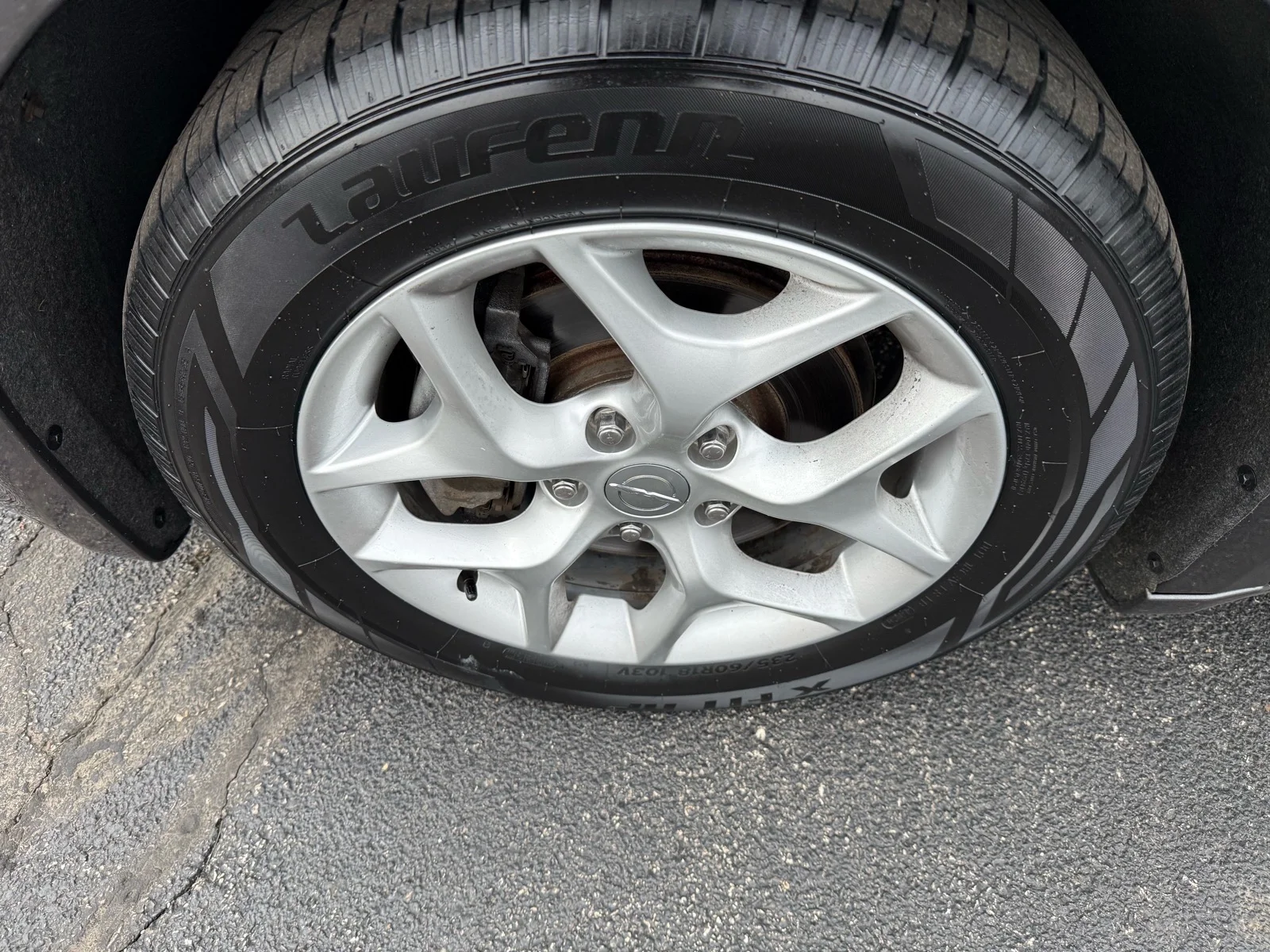 Used 2020  Chrysler Limited image 10