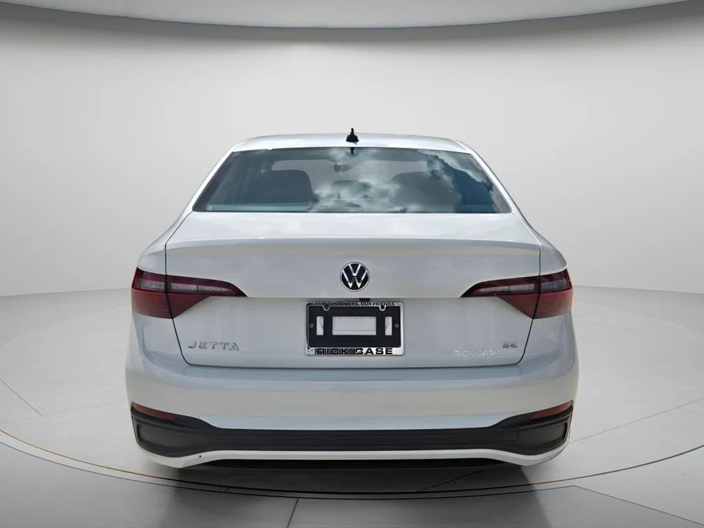 Certified Used 2024 White Volkswagen 1.5T SE image 5