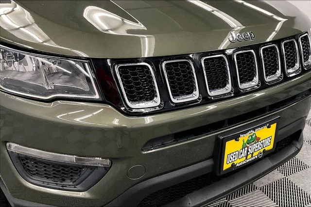 Used 2018 Olive Green Pearlcoat Jeep Sport image 30