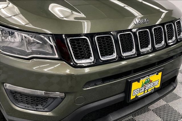 Used 2018 Olive Green Pearlcoat Jeep Sport image 31