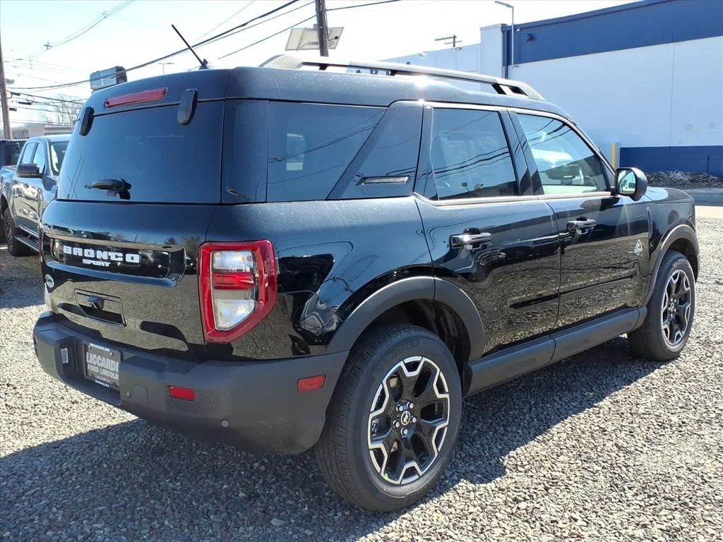 New 2025 Shadow Black Ford Outer Banks® image 6