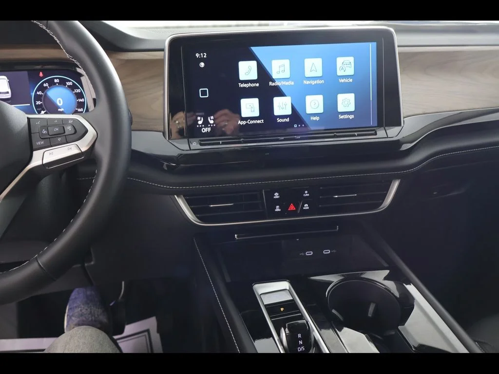New 2026 Silver Volkswagen SE w/Technology image 18