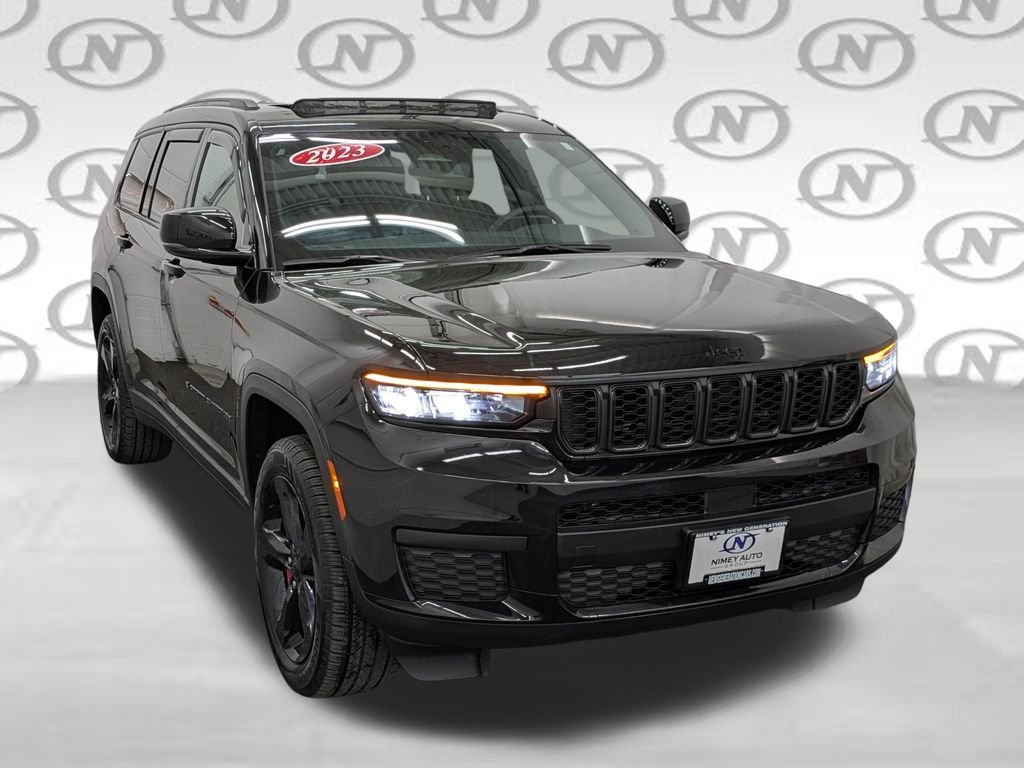 Used 2023 Black Jeep Altitude image 34