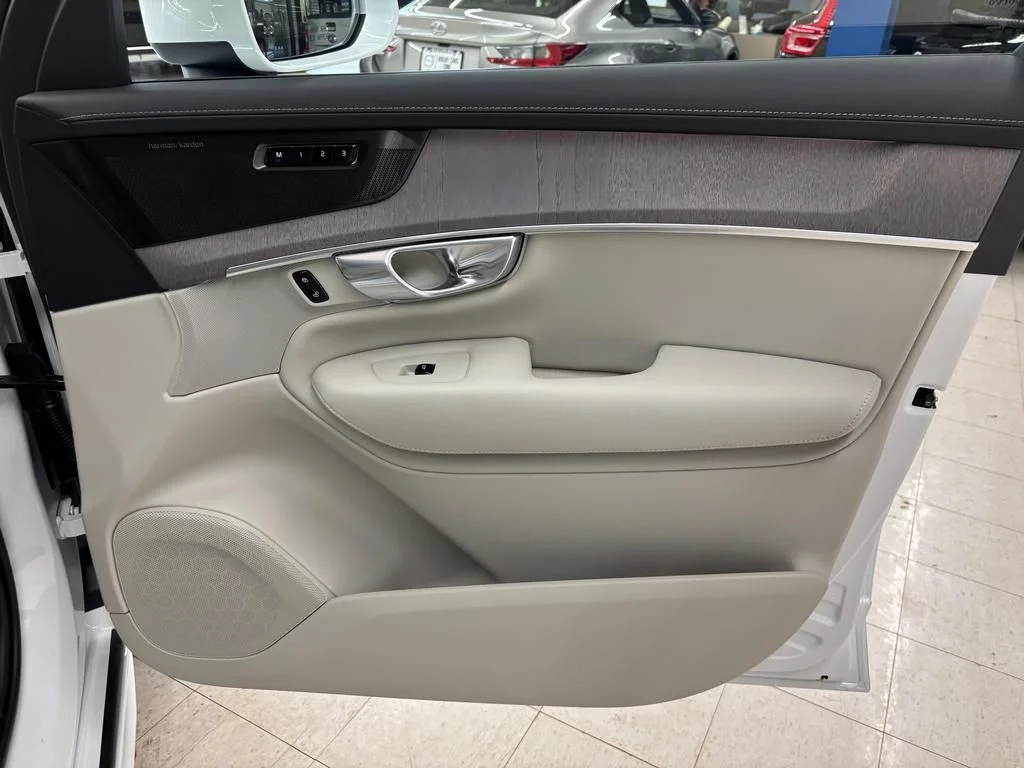 2026 Volvo XC90 Ultra - Photo 17