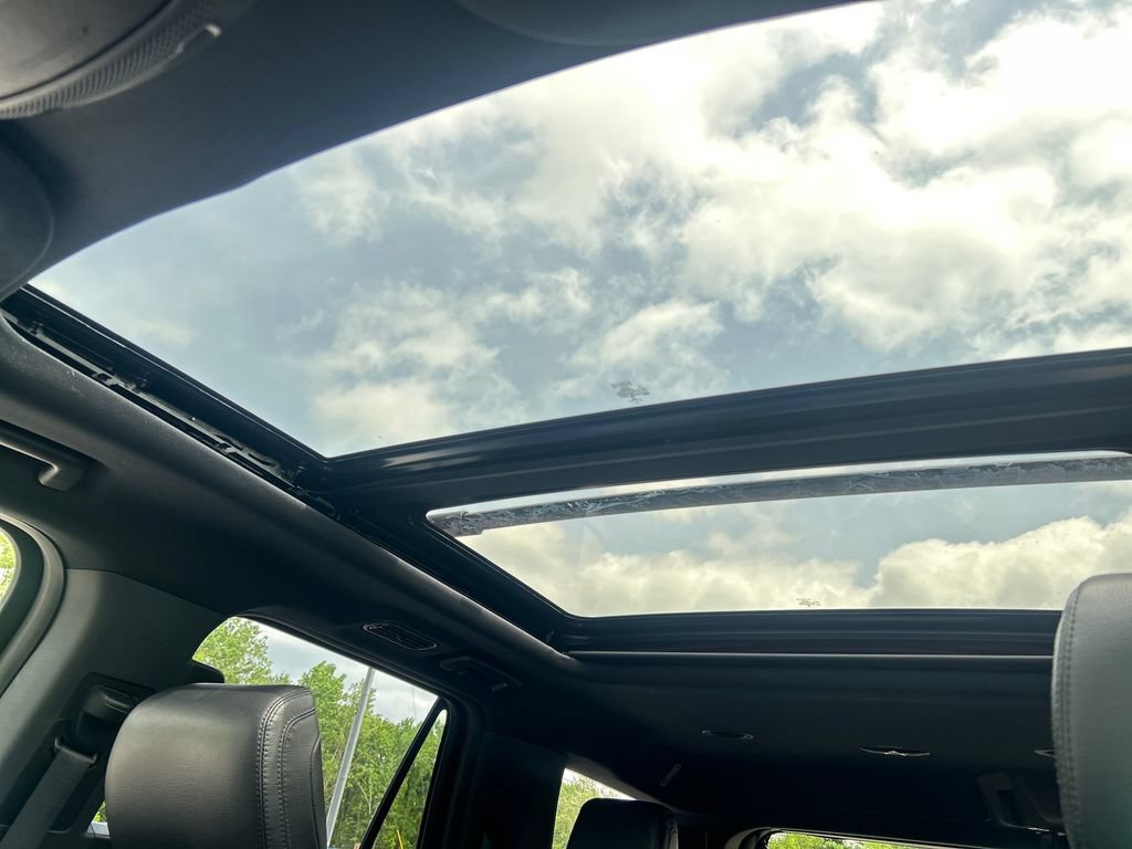 Used 2019  Ford Limited image 33