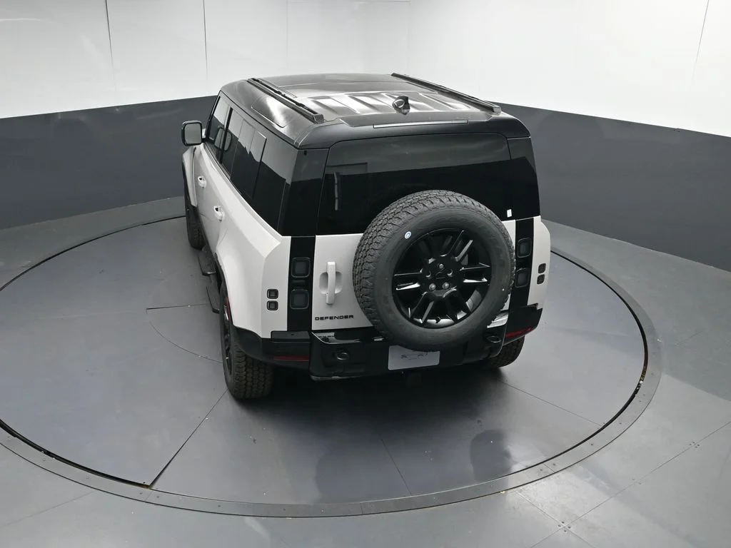 Certified Used 2026 Gray Land Rover X-Dynamic SE image 34