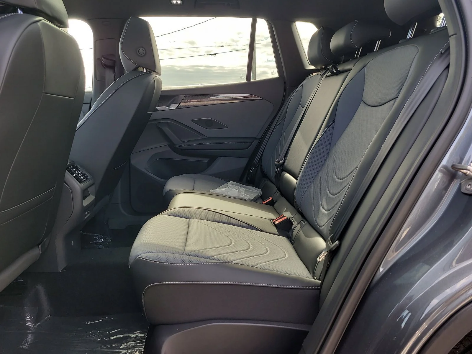 New 2026 Platinum Gray Metallic Volkswagen 2.0T SE R-Line Black image 12