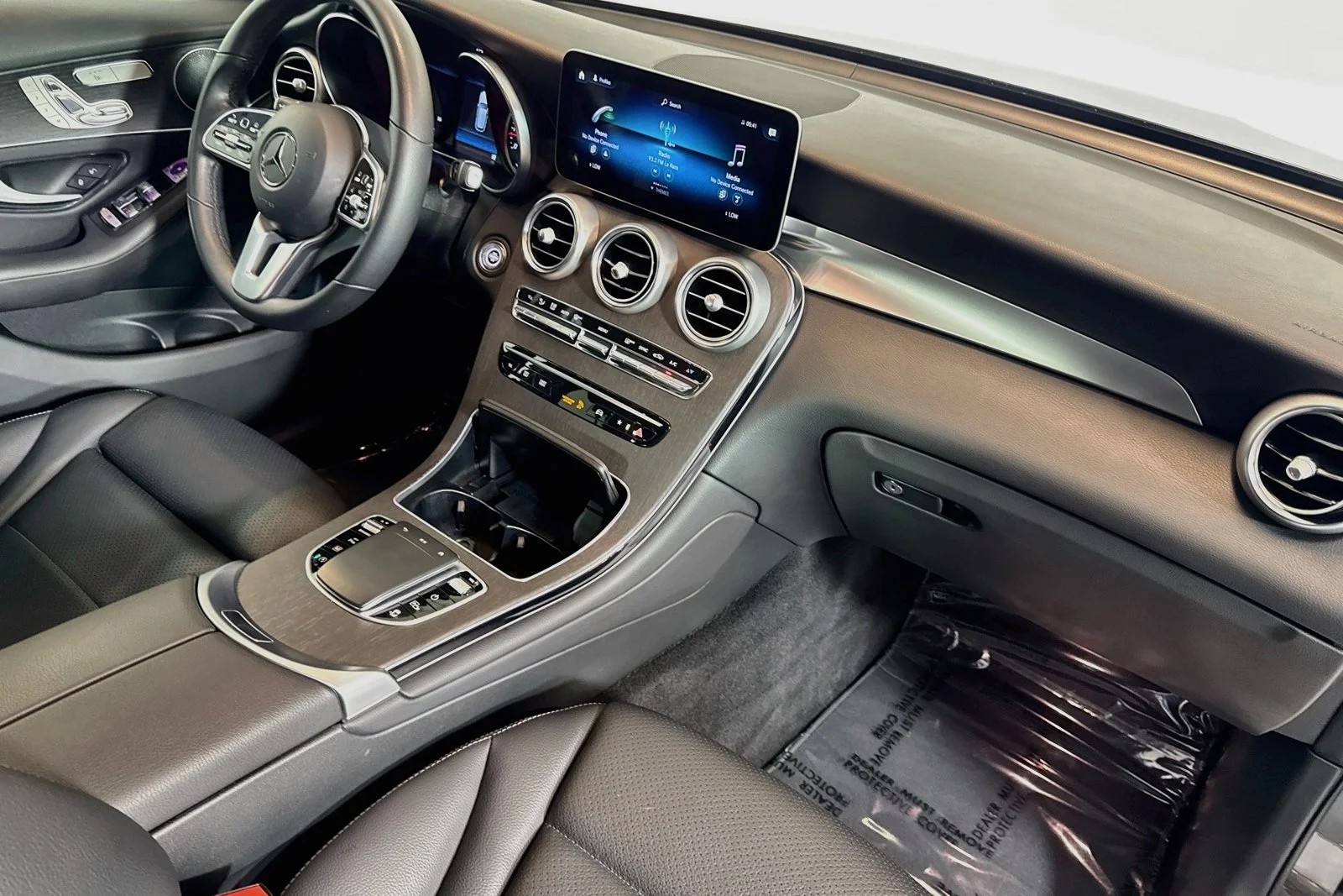 Used 2022 Graphite Grey Metallic Mercedes-Benz GLC 300 image 27