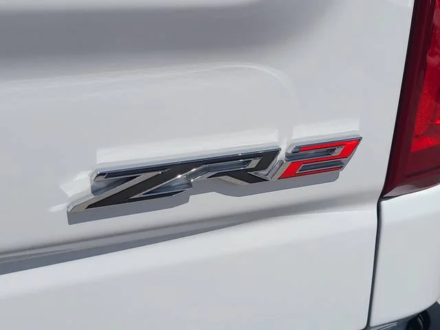 Used 2024 Summit White Chevrolet ZR2 image 9
