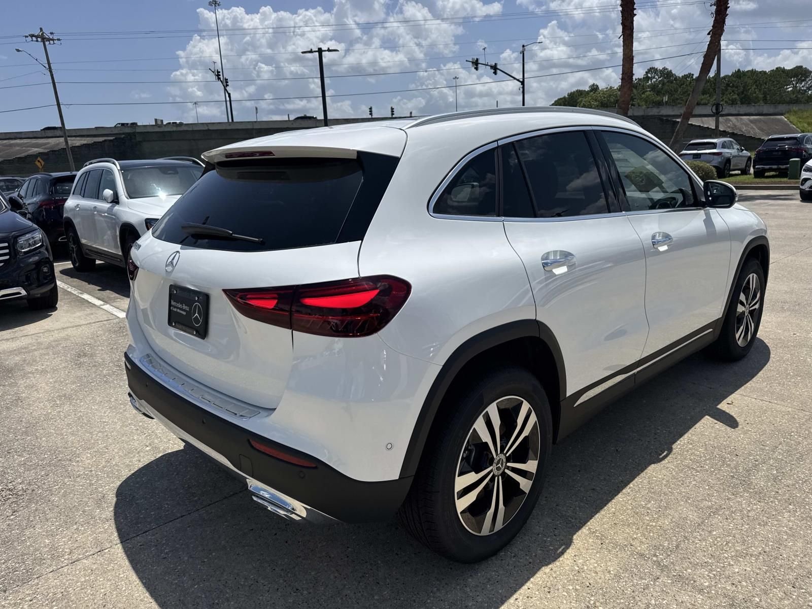 New 2026 White Mercedes-Benz GLA 250 image 4