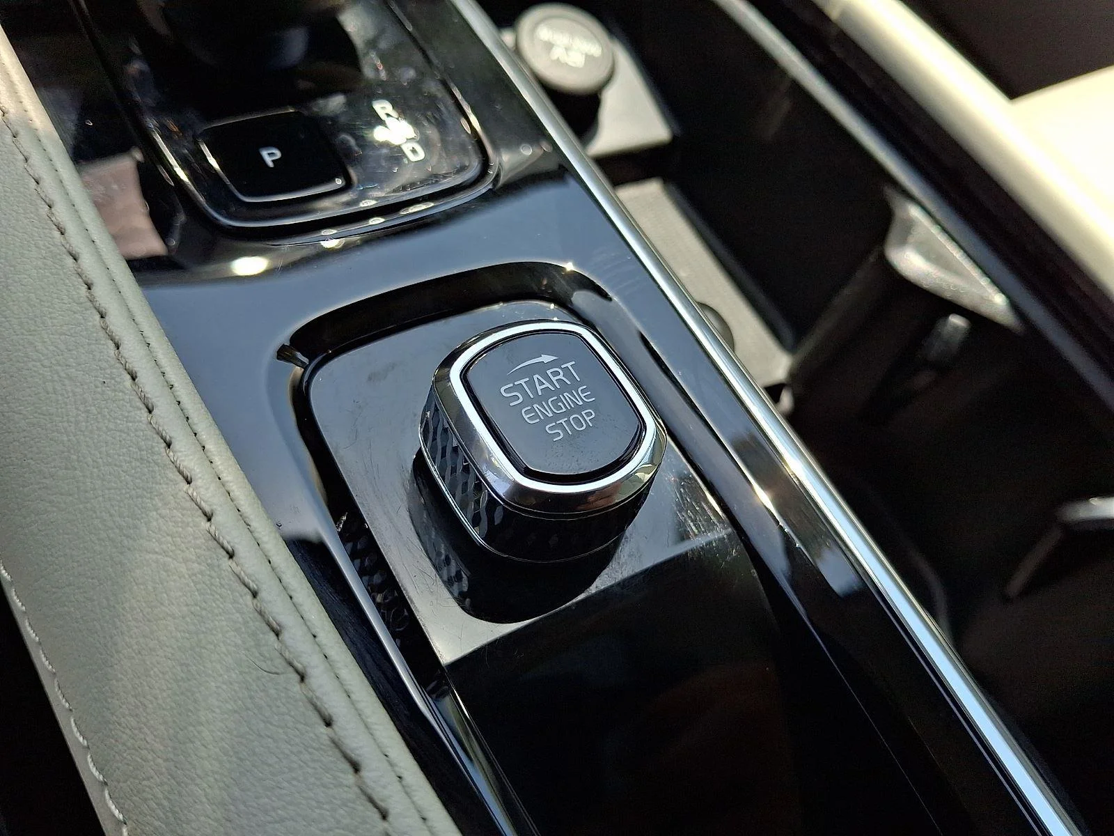 Used 2023 Thunder Grey Metallic Volvo Core image 25