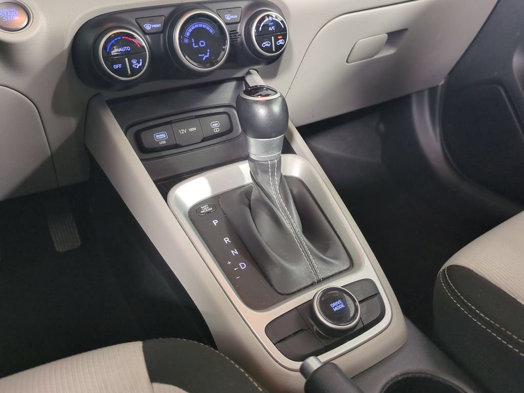 2025 Hyundai Venue SEL - Photo 25
