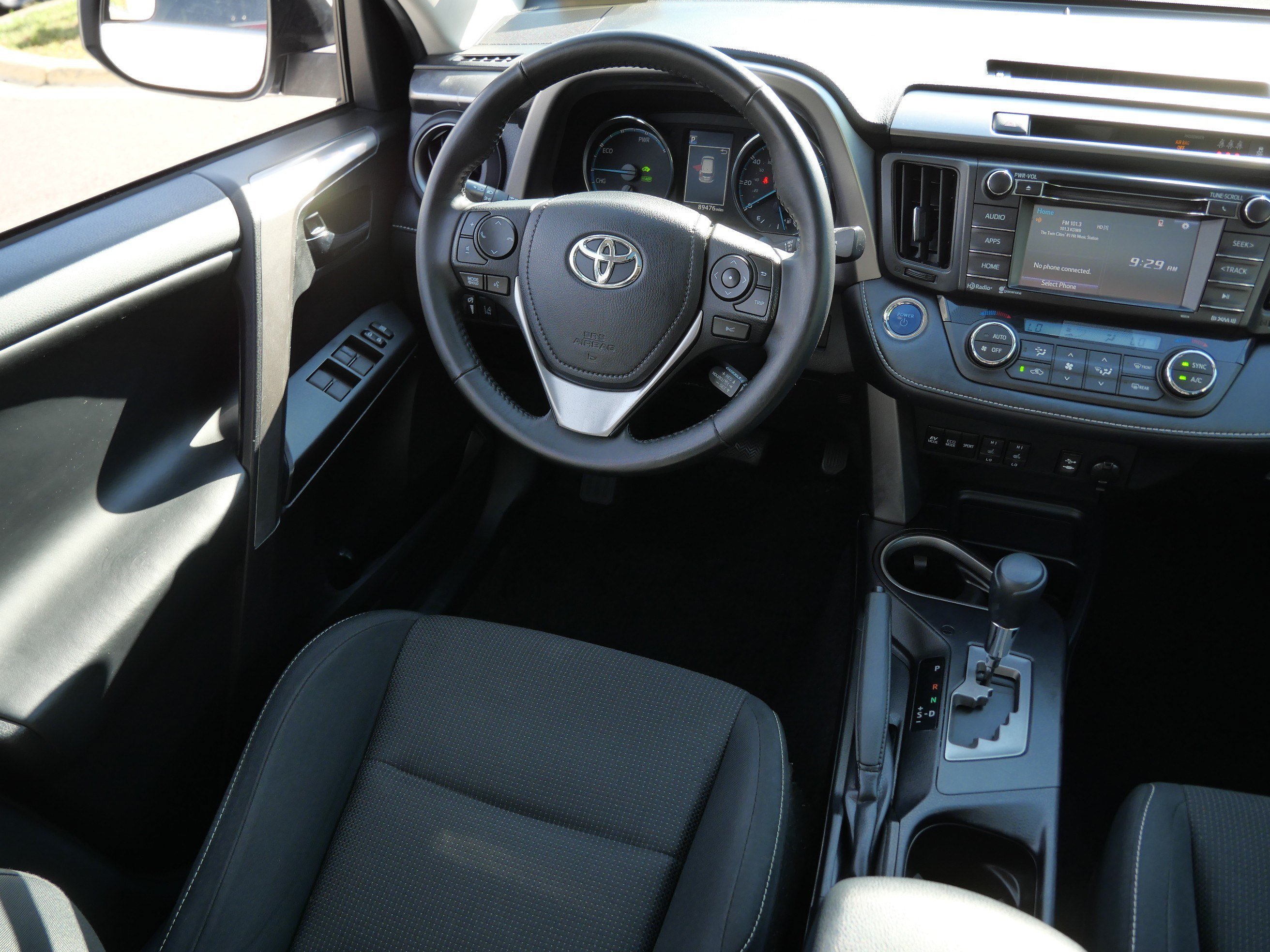Certified Used 2018 Super White Toyota Hybrid XLE image 9