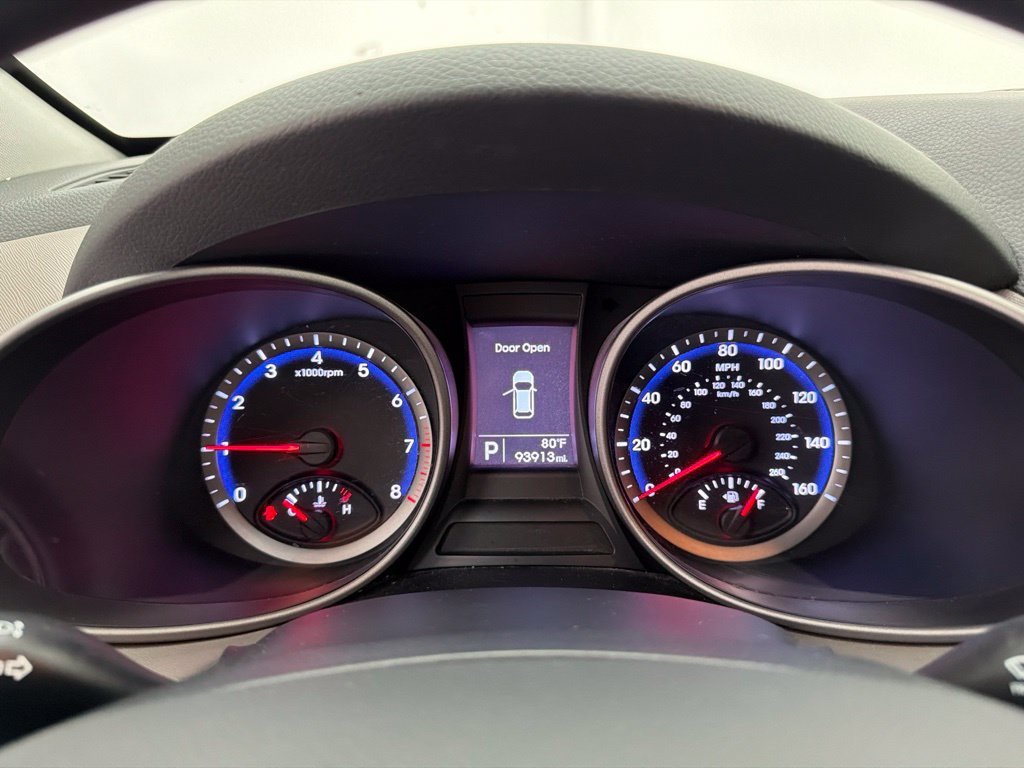 Used 2016 White Hyundai SE image 15