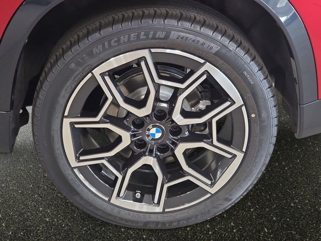 New 2026 Vegas Red Metallic BMW xDrive28i image 17