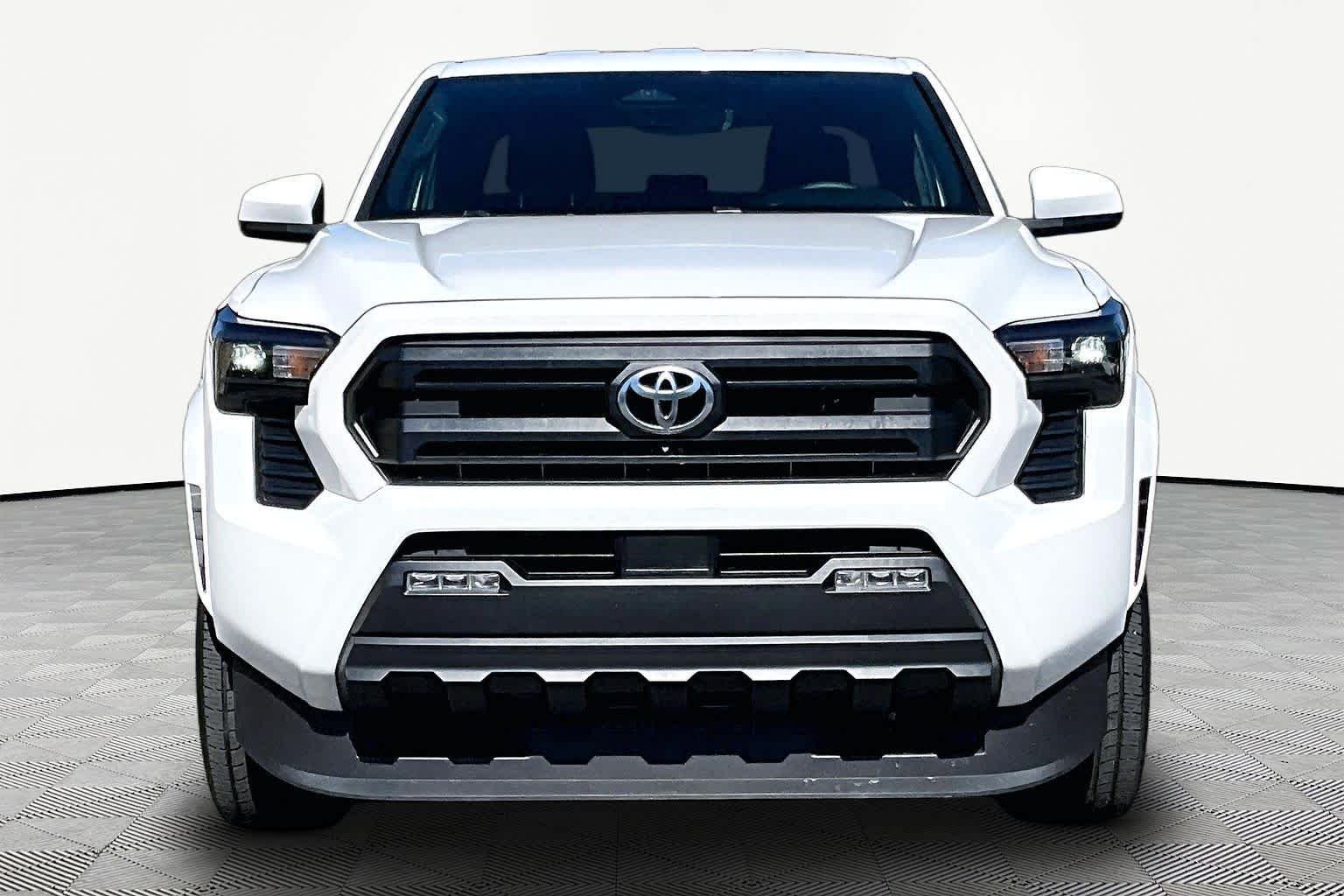 Used 2025 Ice Cap Toyota SR5 image 4