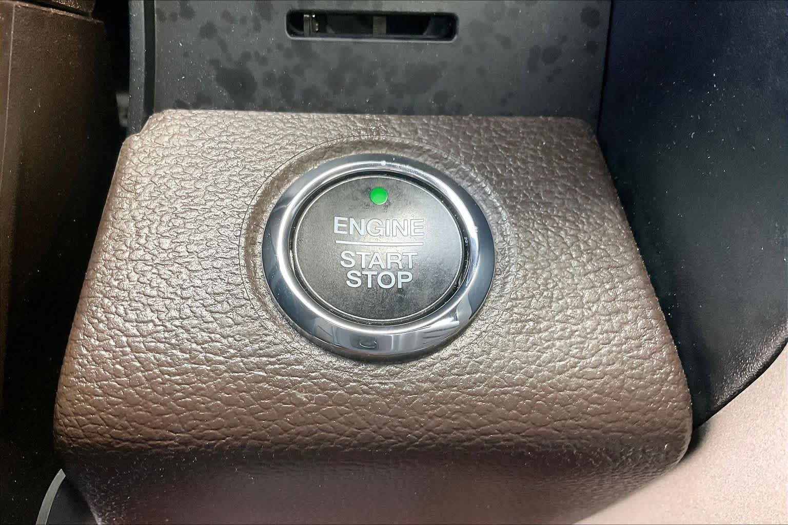 Used 2020 White Ford King Ranch image 32