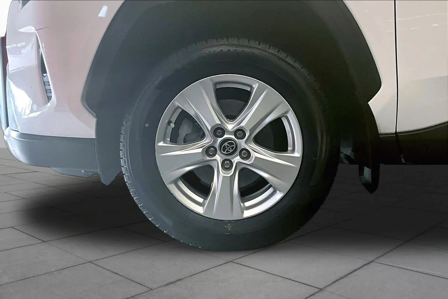 Used 2020 Super White Toyota XLE image 11