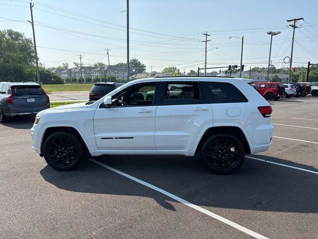 Used 2019 White Jeep Altitude image 3