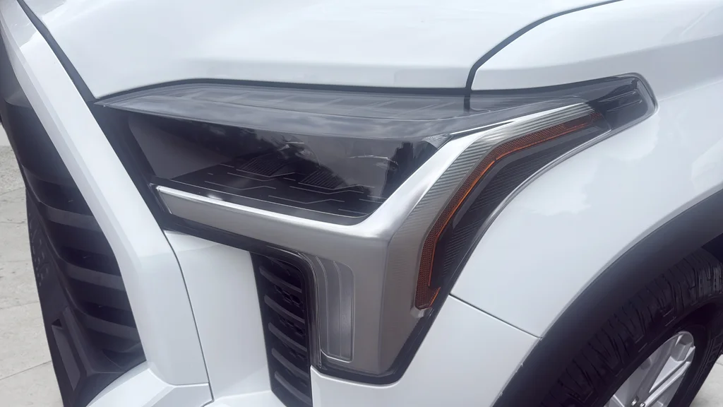 Used 2023 White Toyota SR5 image 33