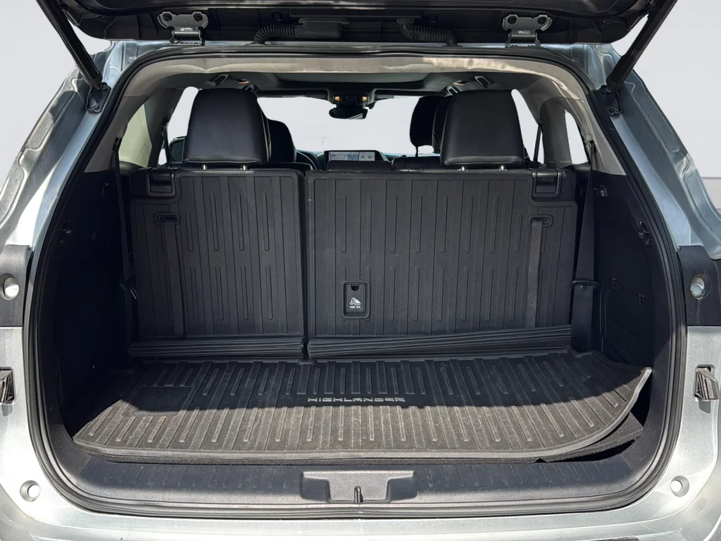 Used 2021 Silver Toyota Platinum image 31
