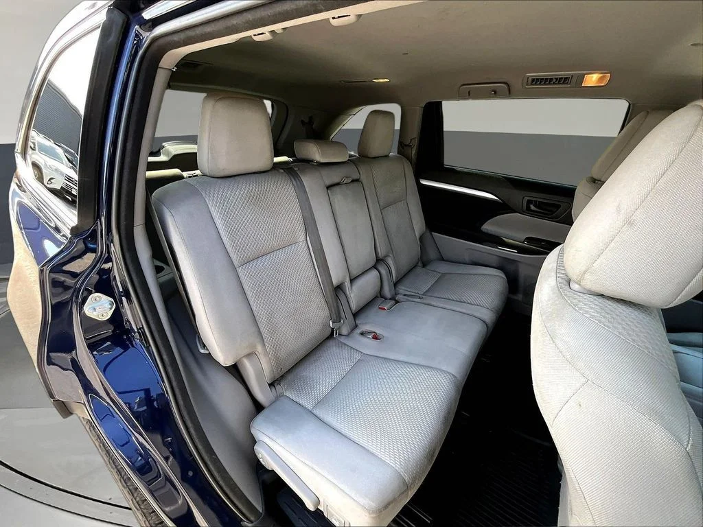 Used 2015 Blue Toyota LE image 27