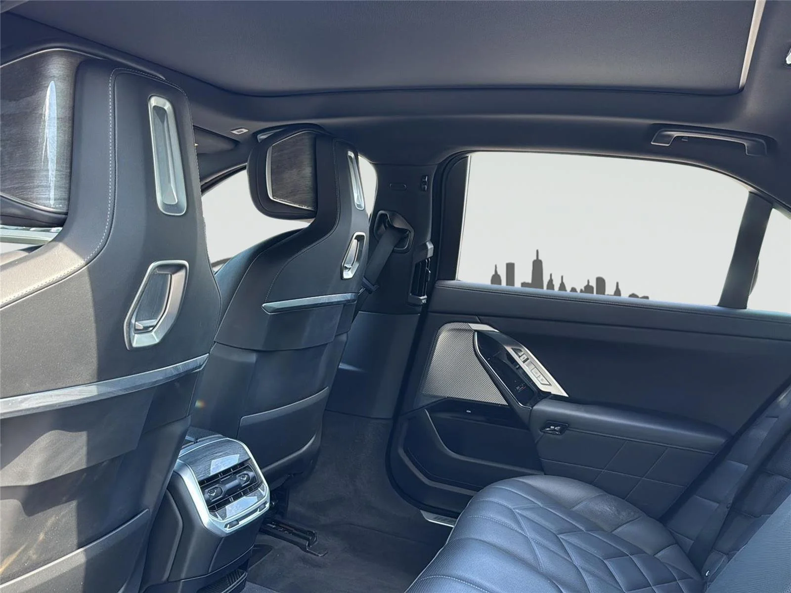 Used 2025 GRAY BMW 740i xDrive image 33
