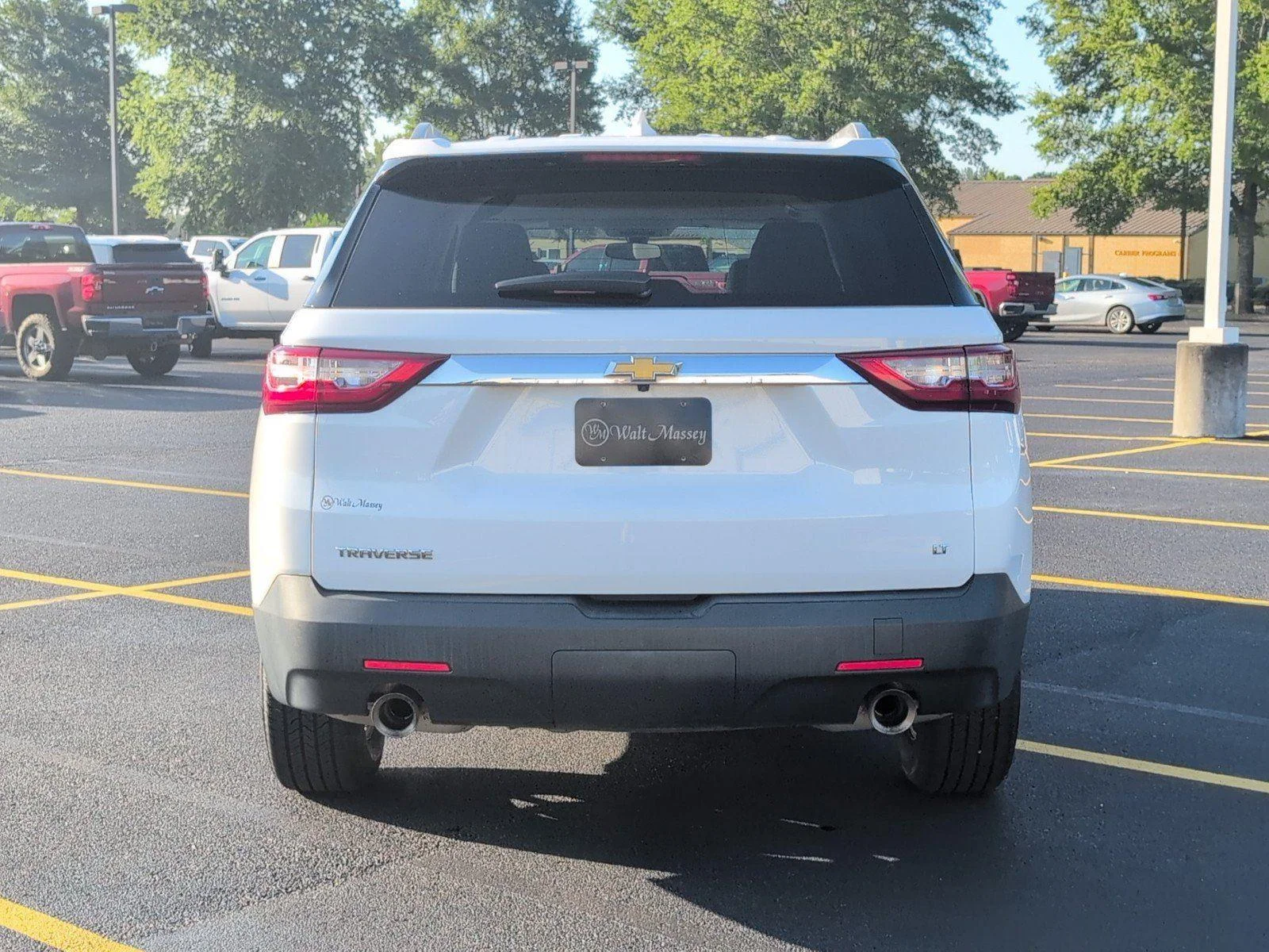 Used 2018 SUMMIT WHITE Chevrolet LT Cloth image 4