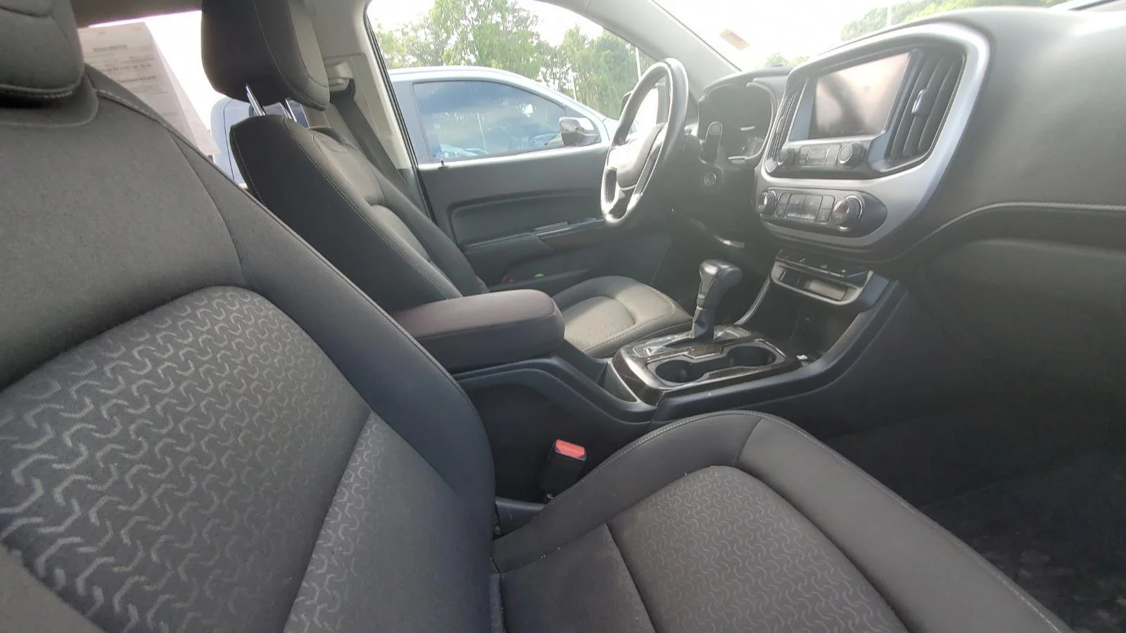 Used 2018 RED QUARTZ TINTCOAT GMC 2WD SLE image 4