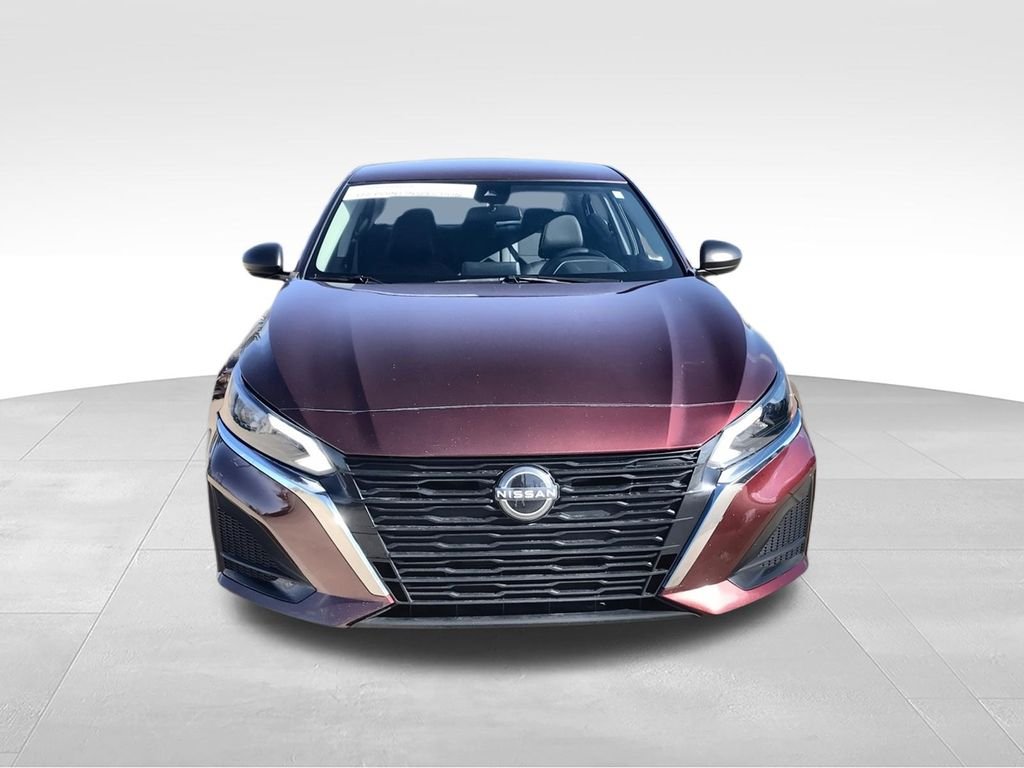 Used 2024 Red Nissan 2.5 SV image 3