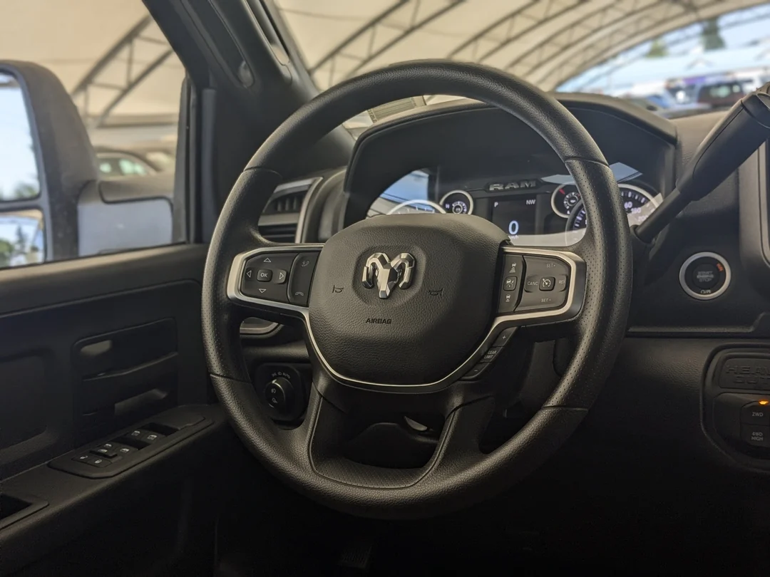 New 2026 White RAM Tradesman - - 4x4 - 6.4L HEMI V8 - Uconnect 5 w/ 8.4 Screen - Apple CarPlay & More! image 15