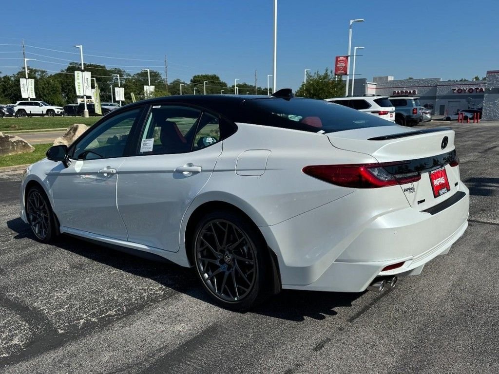 New 2026 Wind Chill Pearl with Midnight Black Metallic roof <sup>1</sup> Toyota  XSE image 6
