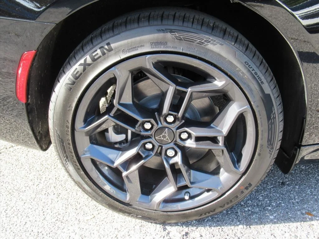 New 2026 Diamond Black Crystal Pearlcoat Dodge R/T image 8