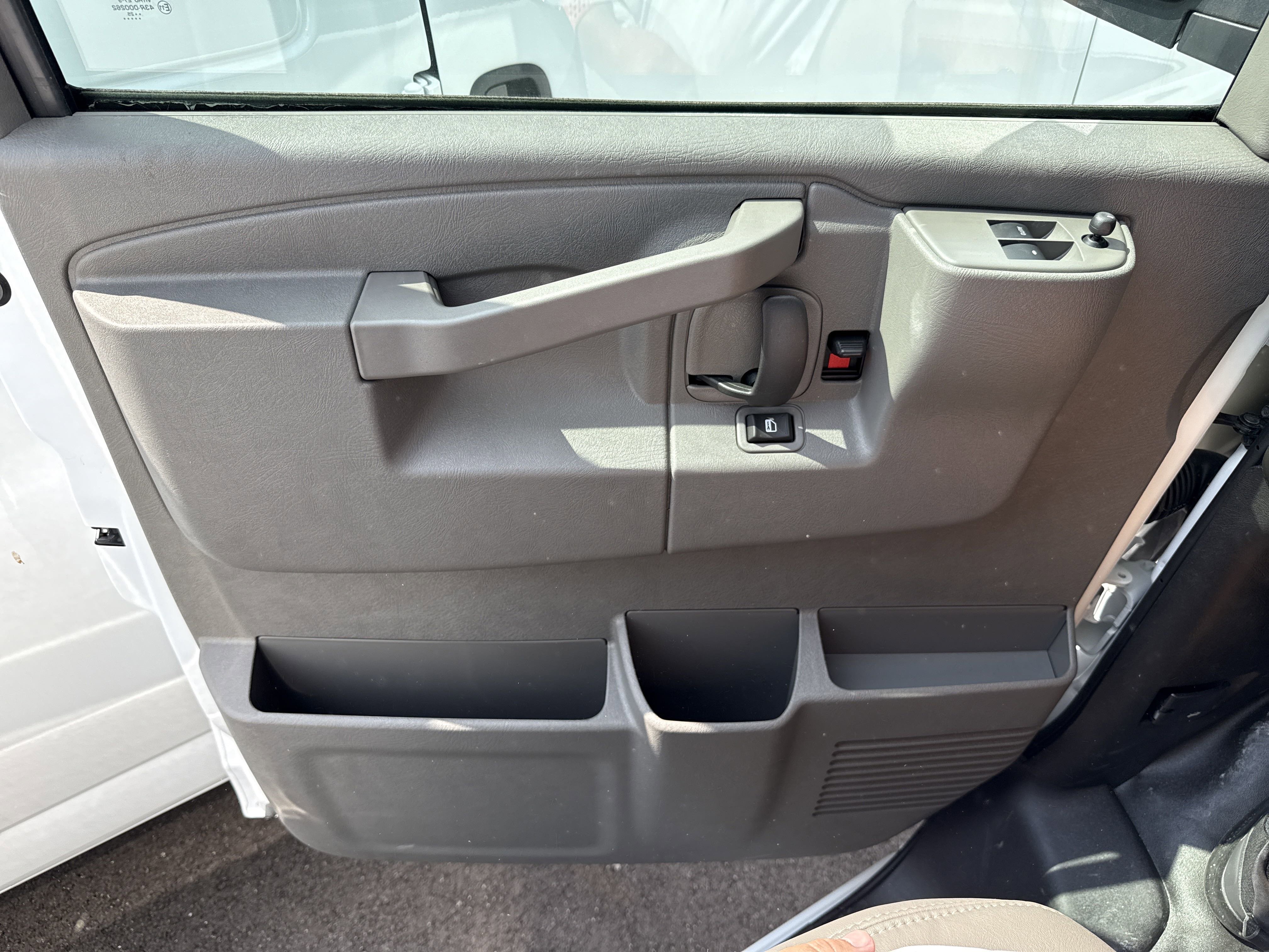 2025 Chevrolet Express Cargo Work Van - Photo 9