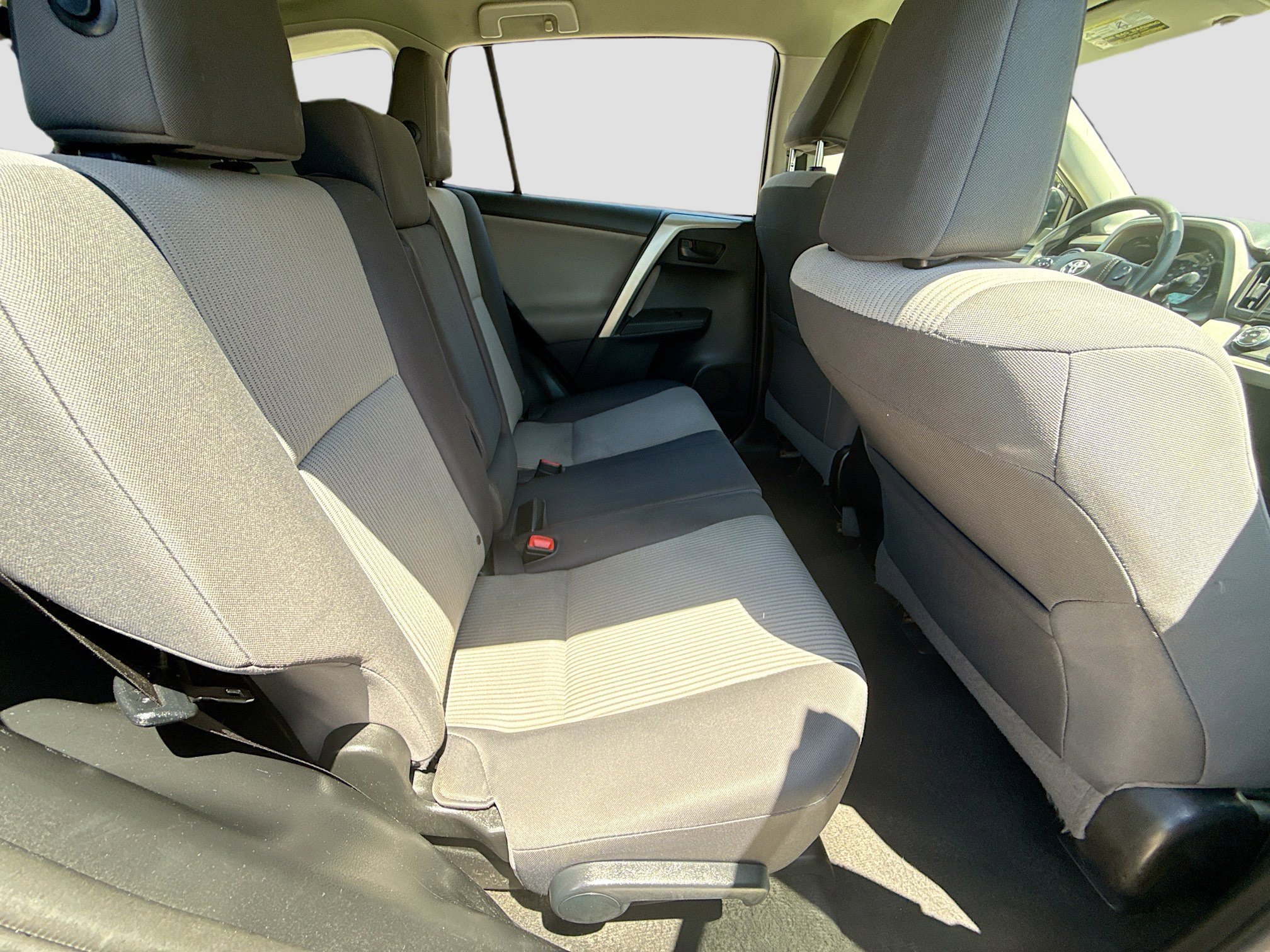 Used 2015 Magnetic Gray Metallic Toyota LE image 27
