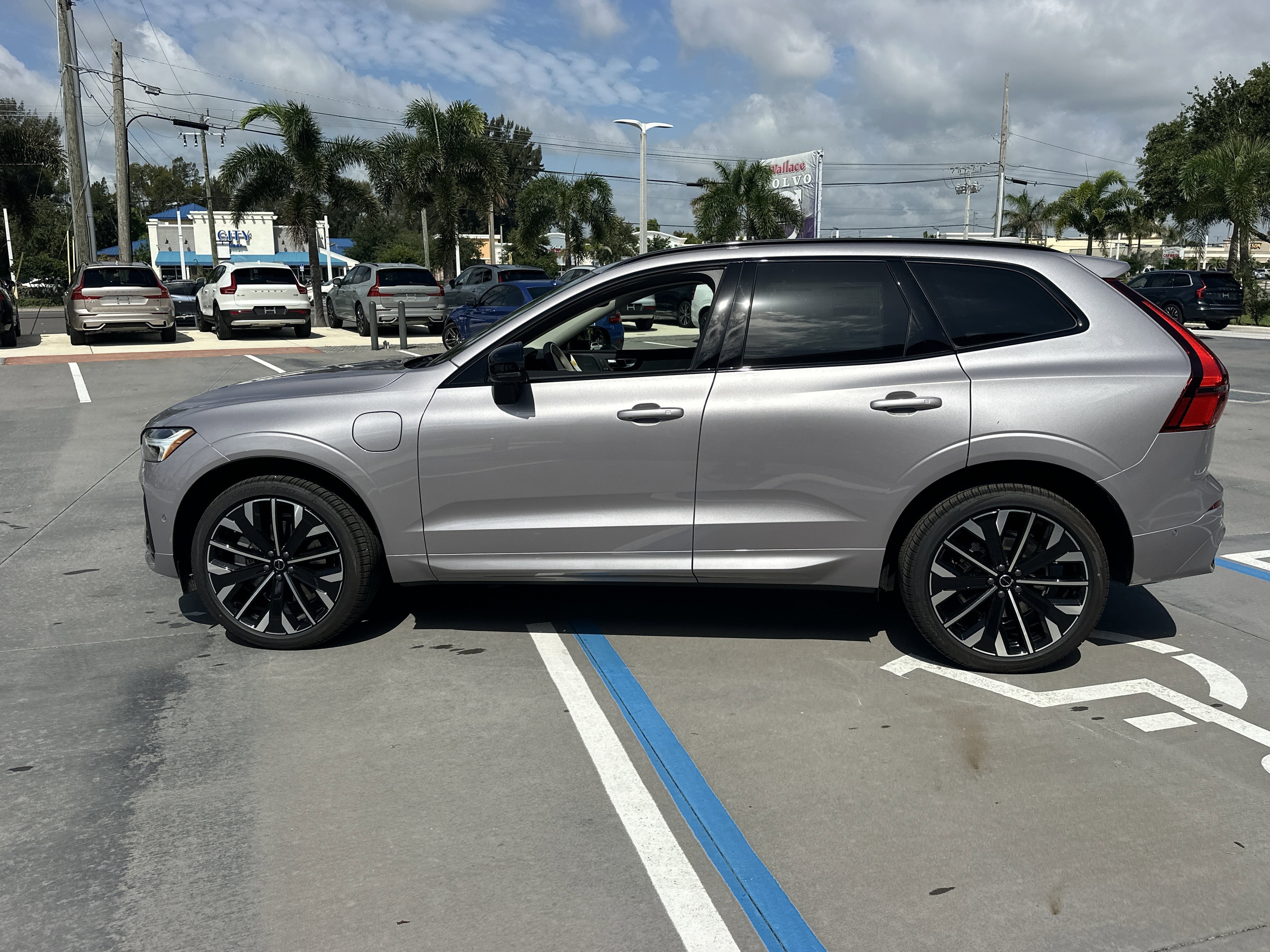 New 2026 Aurora Silver Volvo Ultra image 12