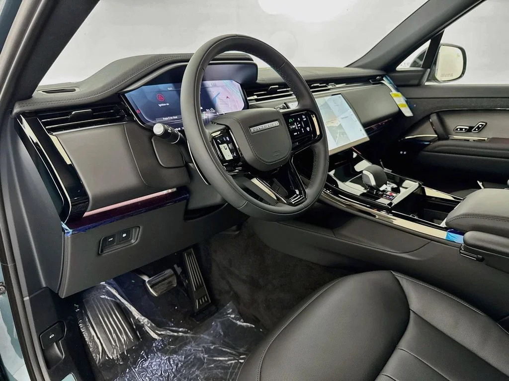 New 2026 Giola Green Land Rover Dynamic SE image 9