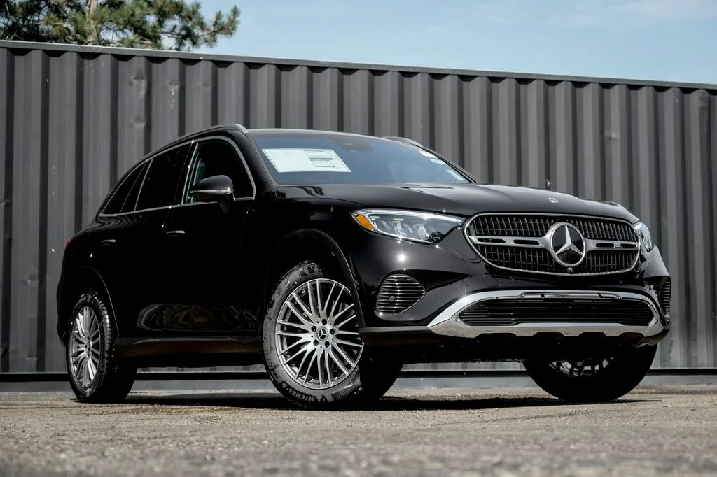 New 2026 Black Mercedes-Benz GLC 300 image 1