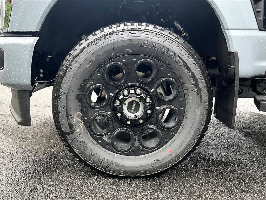 New 2026 Glacier Gray Metallic Tri-Coat Ford Lariat image 13