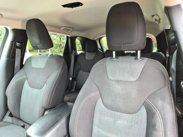Used 2017 Silver Jeep Latitude image 15