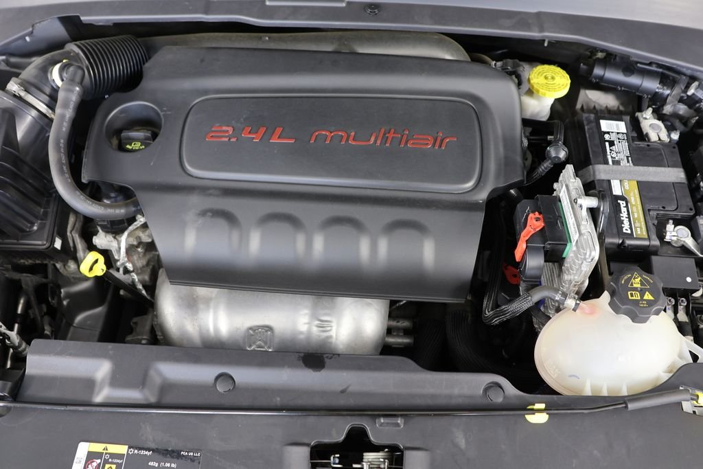 Used 2022 Silver Jeep Latitude image 24