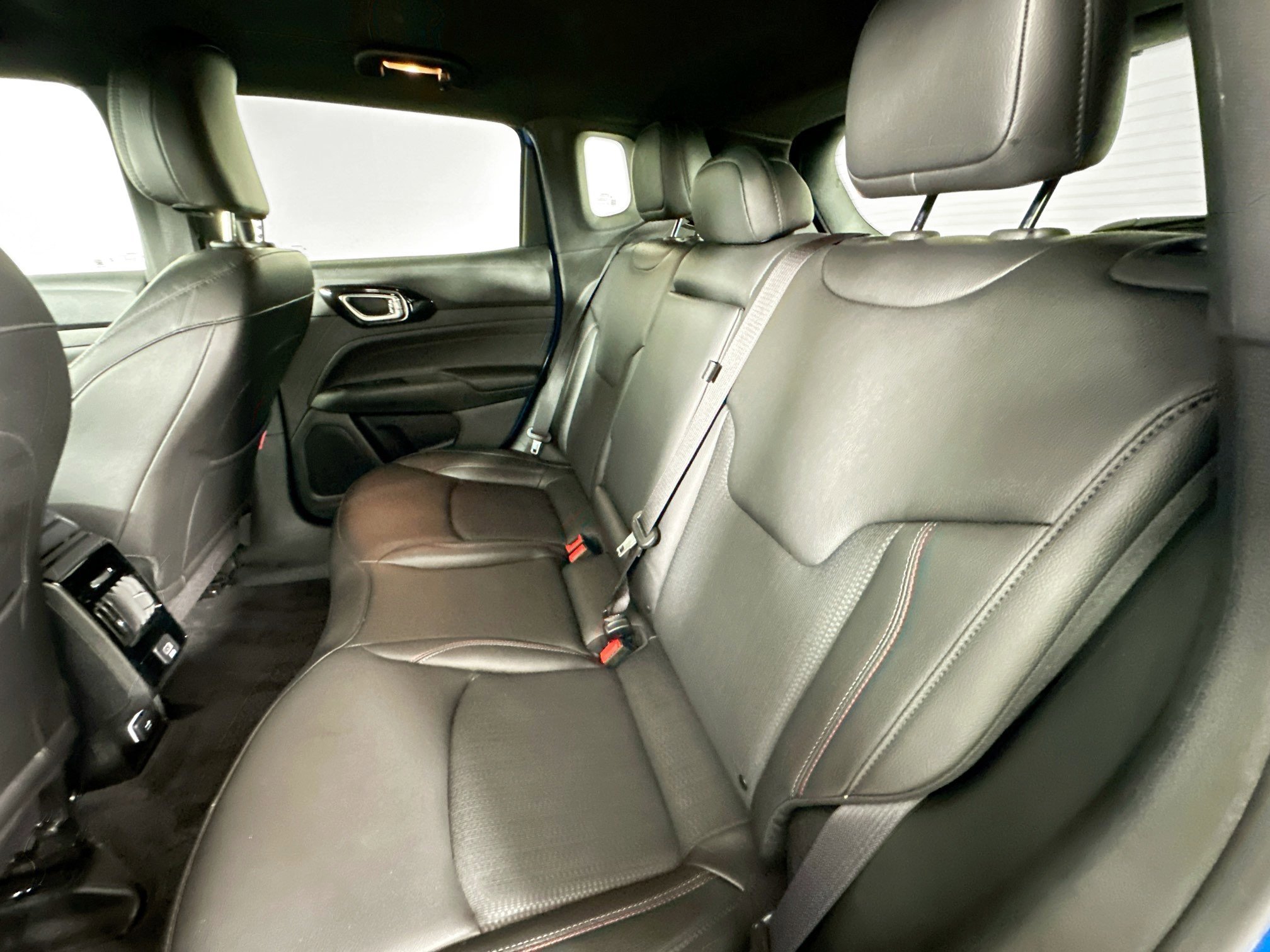 Used 2024 Hydro Blue Pearlcoat Jeep Trailhawk image 31