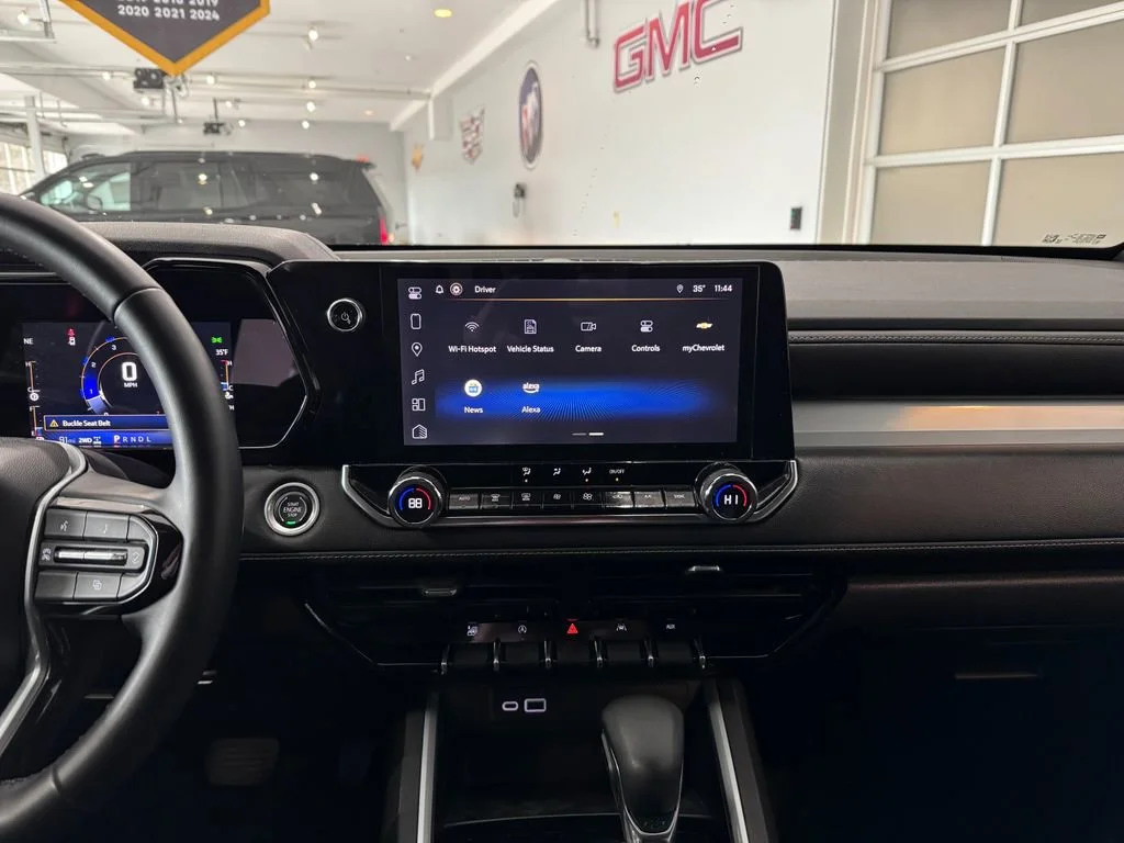2023 Chevrolet Colorado LT - Photo 18