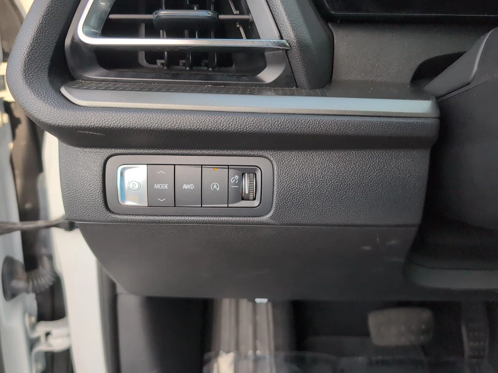 Used 2024 Downpour Metallic GMC SLE image 27