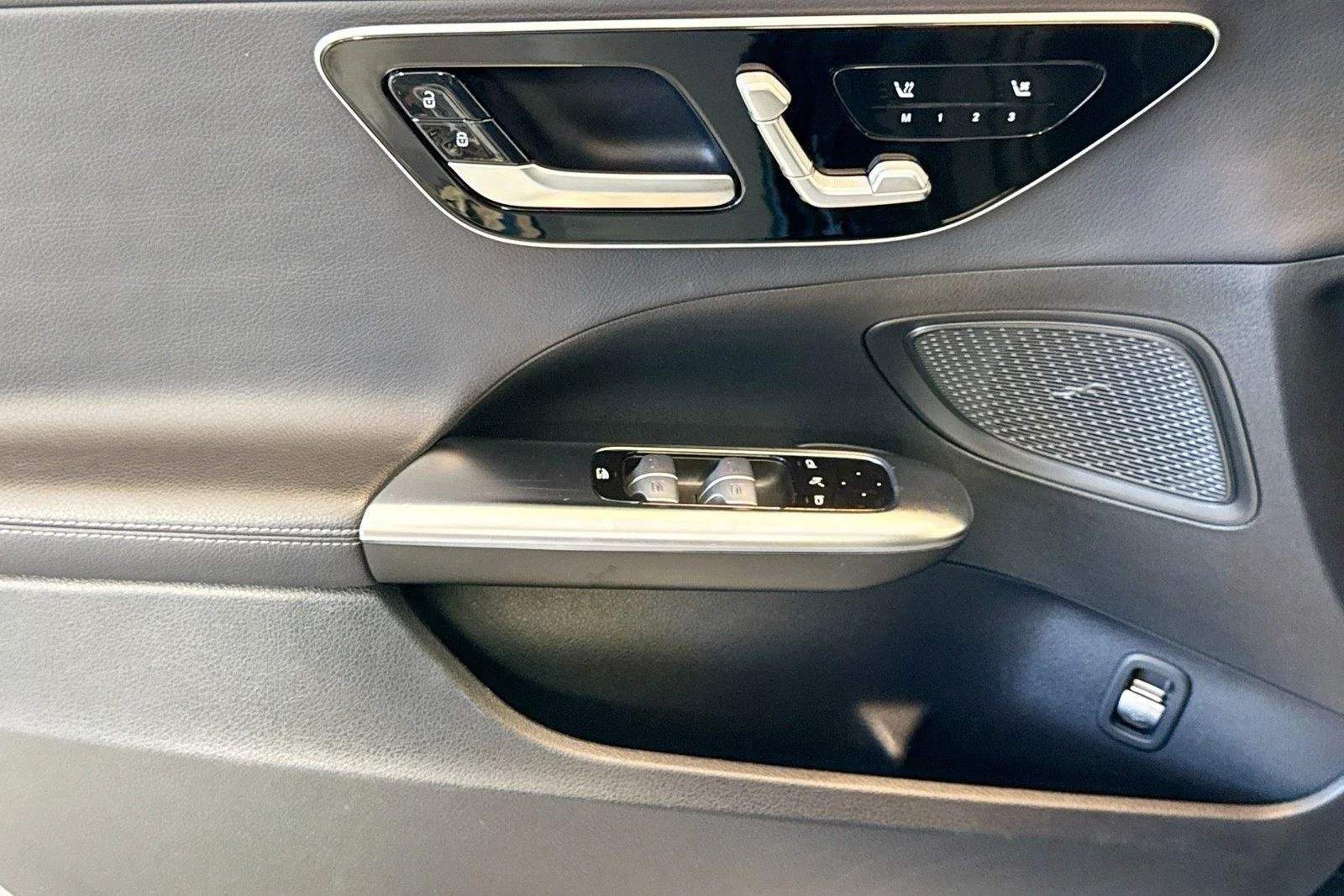 Used 2022 Graphite Grey Metallic Mercedes-Benz C 300 image 17
